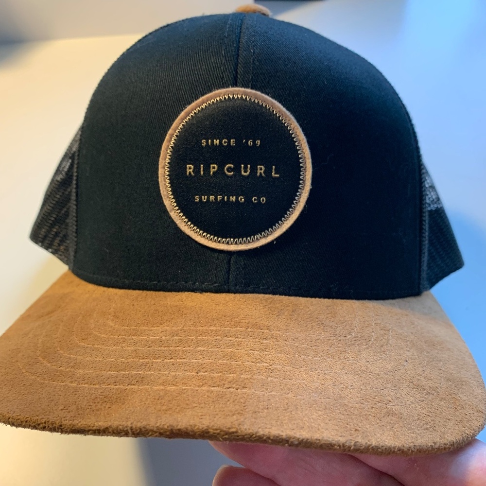 Rip Curl – Trucker‎ Cap with Suede-Style Brim